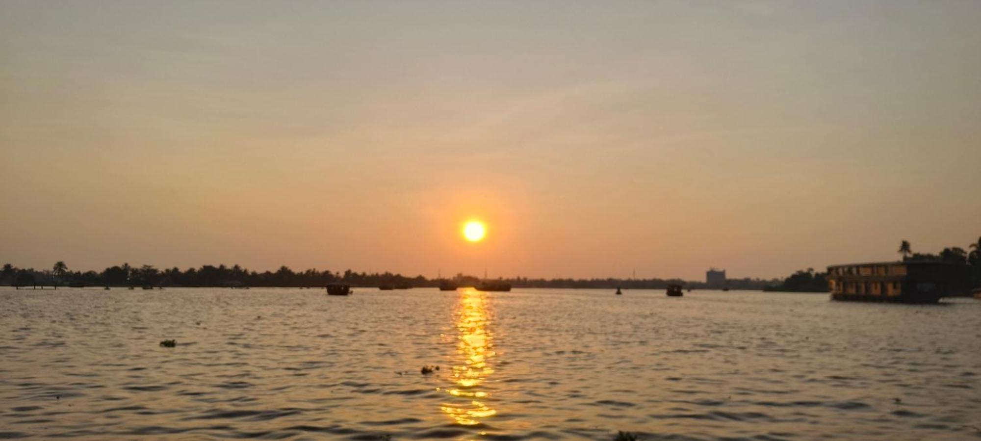 Peace And Love Stay Alappuzha Exterior photo